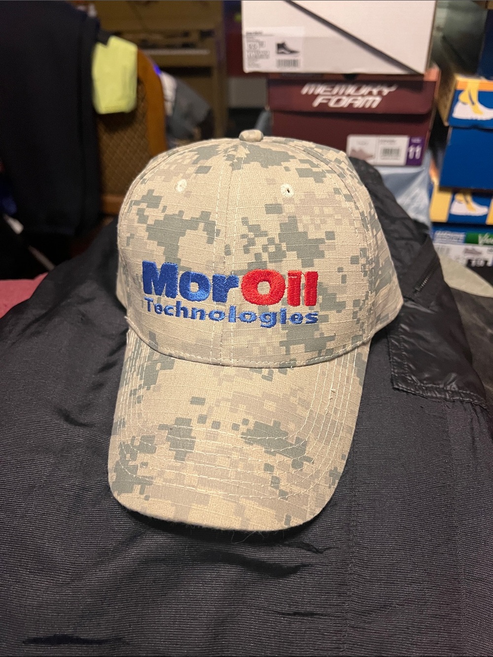 MOROIL TECHNOLOGIES DIGITAL CAMO ADJUSTABLE VELCRO STRAP LIKE NEW HAT